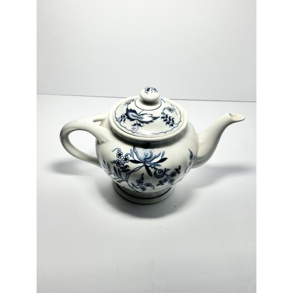 Blue Danube “Blue Onion” Porcelain Teapot & Lid 6” 28oz - Picture 3 of 6